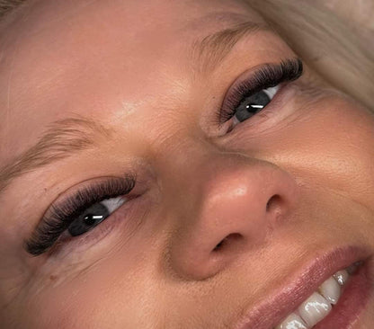 6D Clover Lash Extensions – 16 Rows, Single Length